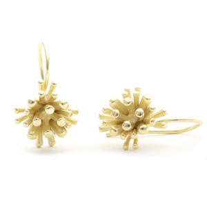 Gouden bloemvormige oorbellen